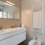 Bright 2 Bedrooms And 2 Bathrooms - B Apartment *