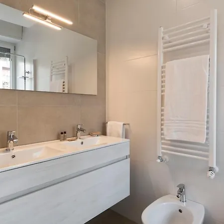 Bright 2 Bedrooms And 2 Bathrooms - B Apartament *